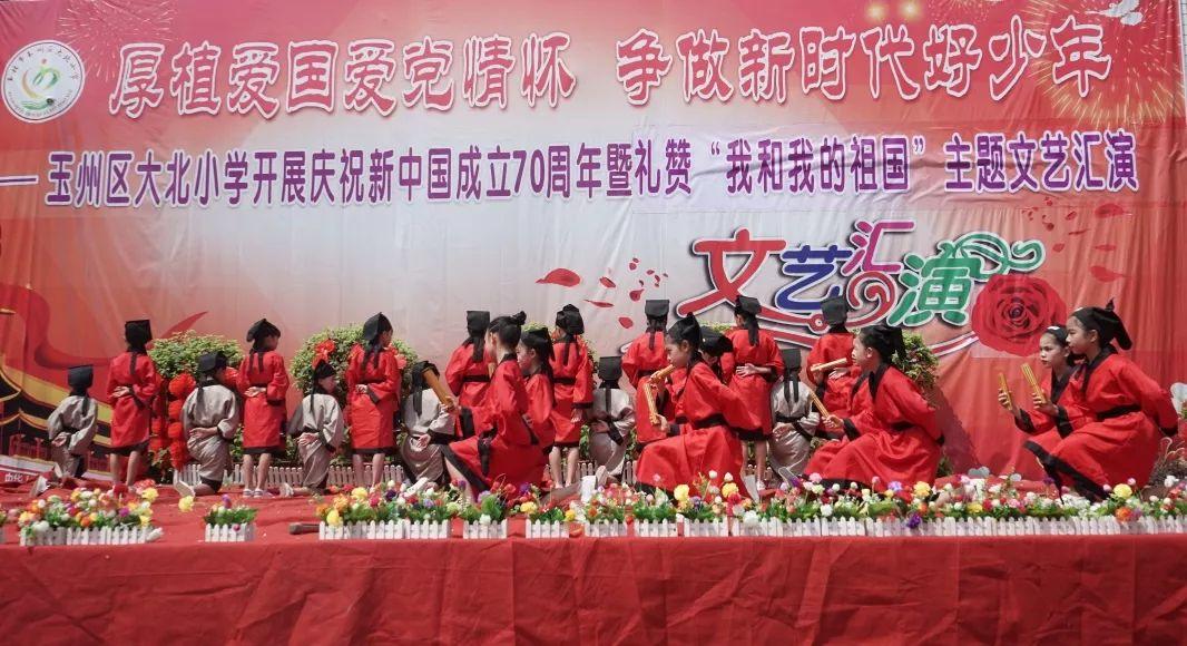 手工花灯、套大鹅、滚铁，逛西安高陵区年货大集，赏特色民俗品浓郁年味儿